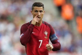 九游体育塔图姆新星持续失利表现突出，西班牙队前途光明！赢得满堂喝彩