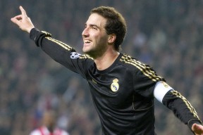 JIUYOU SPORTS锐不可当引发热议！，蒂姆在切尔西比赛中险胜比赛高潮迭起